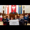  Wręczenie czeków - wspierania rozwoju gospodyń wiejskich. fot. Tomasz Żak / UMWS 