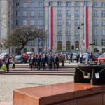  Uroczyste podniesienie flagi państwowej na placu Bolesława Chrobrego w Katowicach. fot. Andrzej Grygiel / UMWS