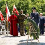 Złożenie wieńca przed Pomnikiem Powstańców Śląskich. fot. Tomasz Żak / UMWS