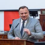 Wręczone czeki dla Kół Gospodyń Wiejskich. fot. Tomasz Żak / UMWS